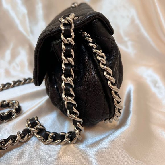 🚫SOLD🚫CHANEL Chain Around Leather Crossbody Bag - Picture 6 of 15